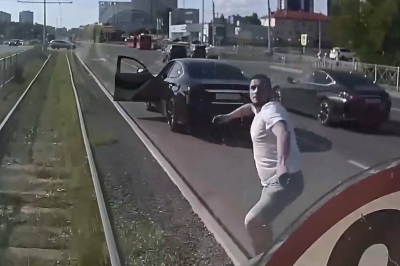 Выходку мужчины, кидавшего камни в трамвай, прокомментировал Метроэлектротранс