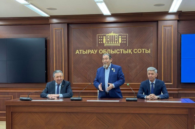 В Атырау презентовали книгу Совета биев «Әділеттен аттама»