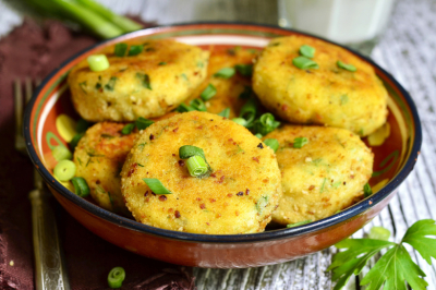 Луковые котлеты — на вкус как с мясом: быстро и недорого — на обед и ужин