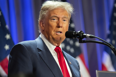 CNBC: Трамп массово покупал акции ИТ-гигантов во время спровоцированного им обвала