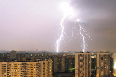 Во Внуково и Ново-Переделкино начался сильный ливень с грозой